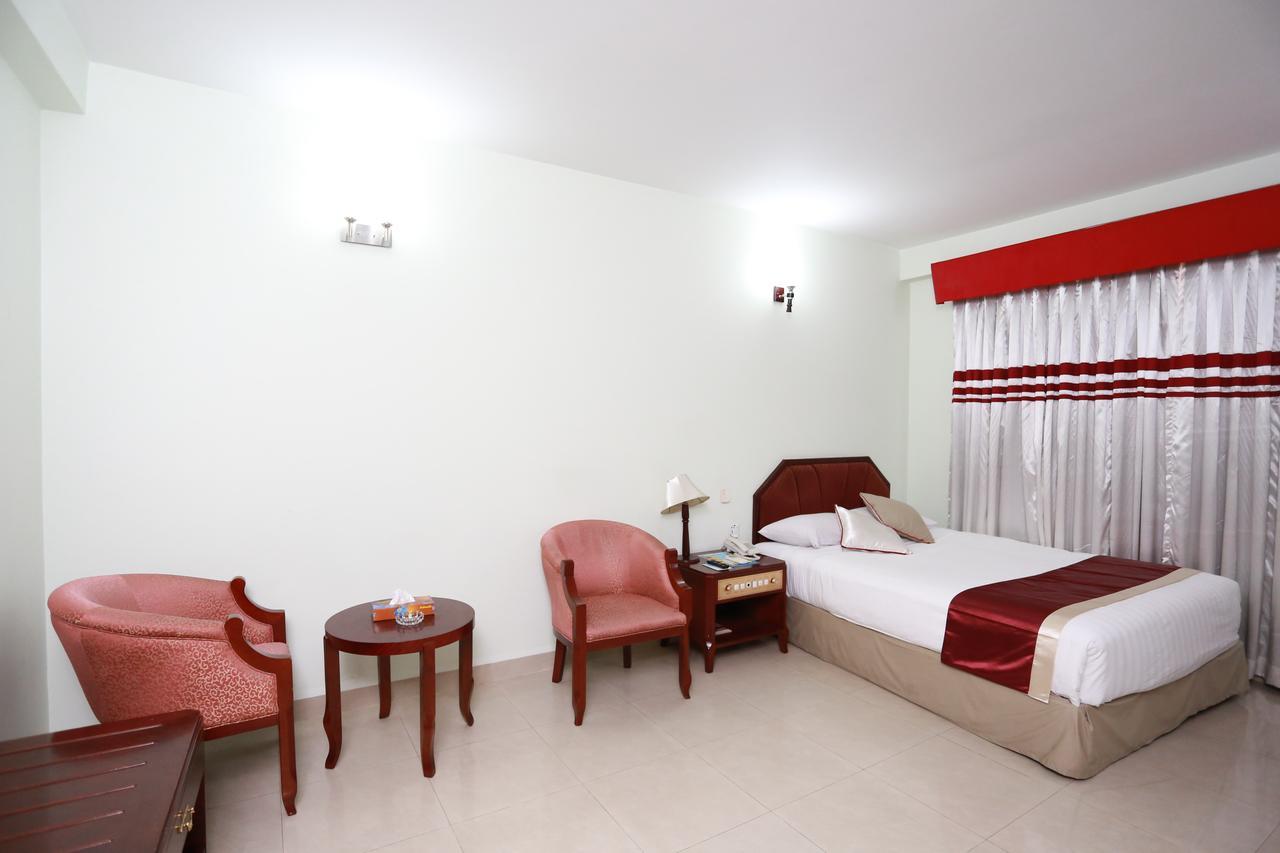 Meridian Hotel & Restaurant Dakhin Kattali Luaran gambar
