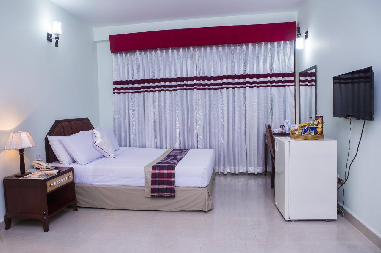 Meridian Hotel & Restaurant Dakhin Kattali Luaran gambar